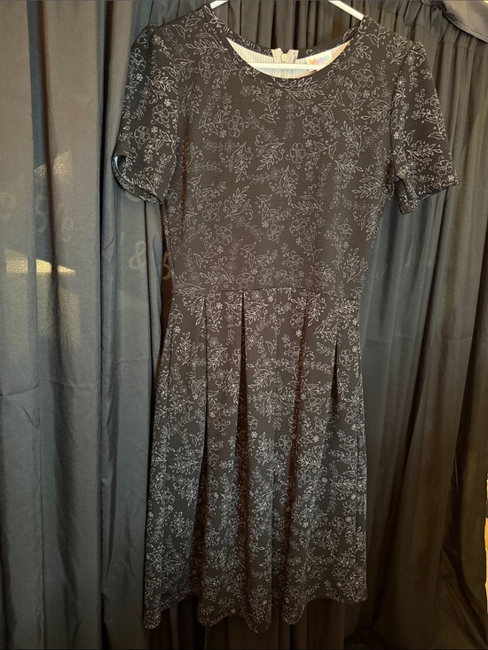 LuLaRoe Dresses & Skirts - LuLaRoe Black Midi Dress with Light Gray Floral Print